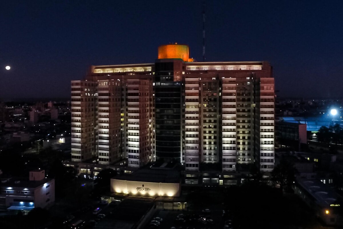El Hospital de Clínicas se ilumina de naranja