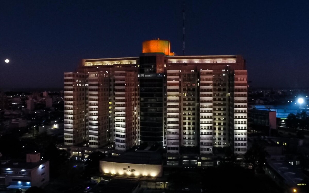 El Hospital de Clínicas se ilumina de naranja